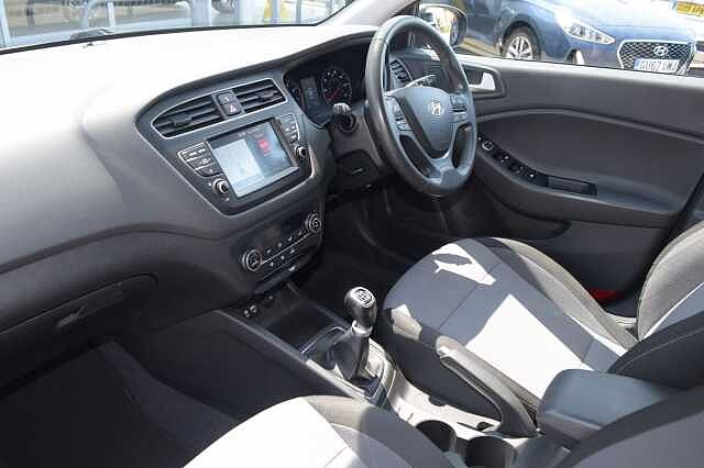 Hyundai i20 5 Door 1.2 MPi (84ps) Premium Nav