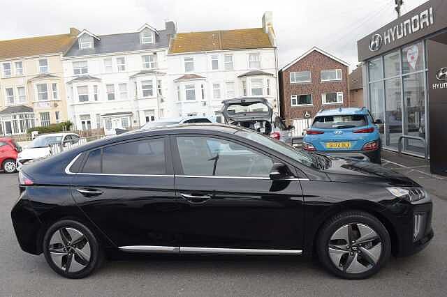 Hyundai IONIQ 1.6 GDi Hybrid Premium SE 5dr DCT