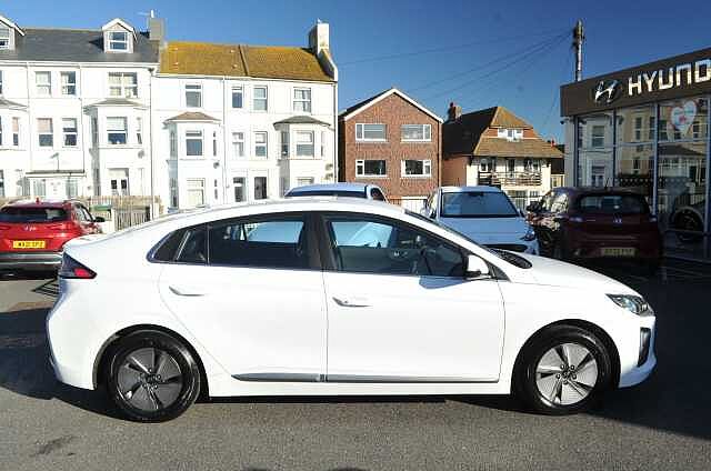 Hyundai IONIQ 1.6 GDi Hybrid Premium 5dr DCT