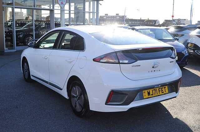 Hyundai IONIQ 1.6 GDi Hybrid Premium 5dr DCT