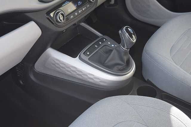 Hyundai i10 1.0 MPi Premium 5dr Auto