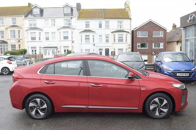 Hyundai IONIQ 1.6 GDi Hybrid Premium 5dr DCT