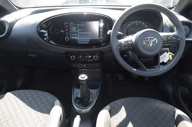 Toyota AYGO X 1.0 VVT-i Edge 5dr Green